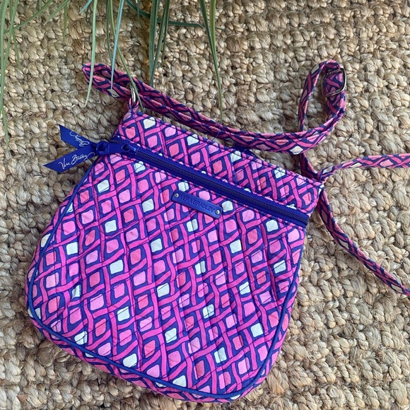 Vera Bradley Handbags - Vera bradley crossbody